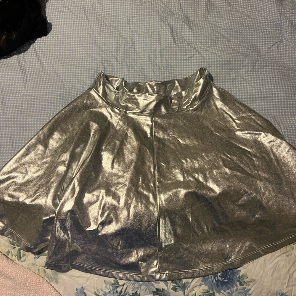 Metallic pleated skirt